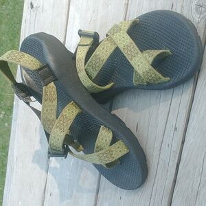 Women's size 9 Chaco Z2 green sport sandals